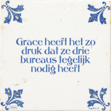 Grace heeft het zo druk dat ze drie bureaus tegelijk nodig heeft - 3 keer bekeken