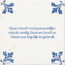 Grace heeft veel persoonlijke ruimte nodig, Daarom heeft ze 3 bureaus tegelijk in gebruik - 4 keer bekeken