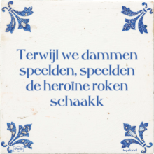 Terwijl we dammen speelden, speelden de heroïne roken schaakk - 9 keer bekeken