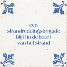 een strandreddingsbrigade blijft in de buurt van het strand - 7 keer bekeken